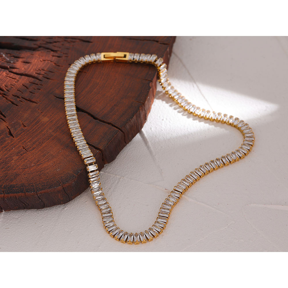Collier ras-de-cou Calista avec zircons cubiques